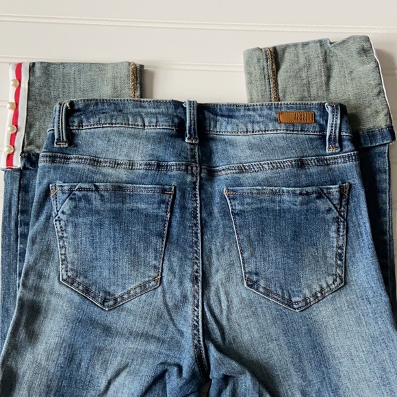 Almost Famous Cuffed Jeans Size 0 - Picture 4 of 5